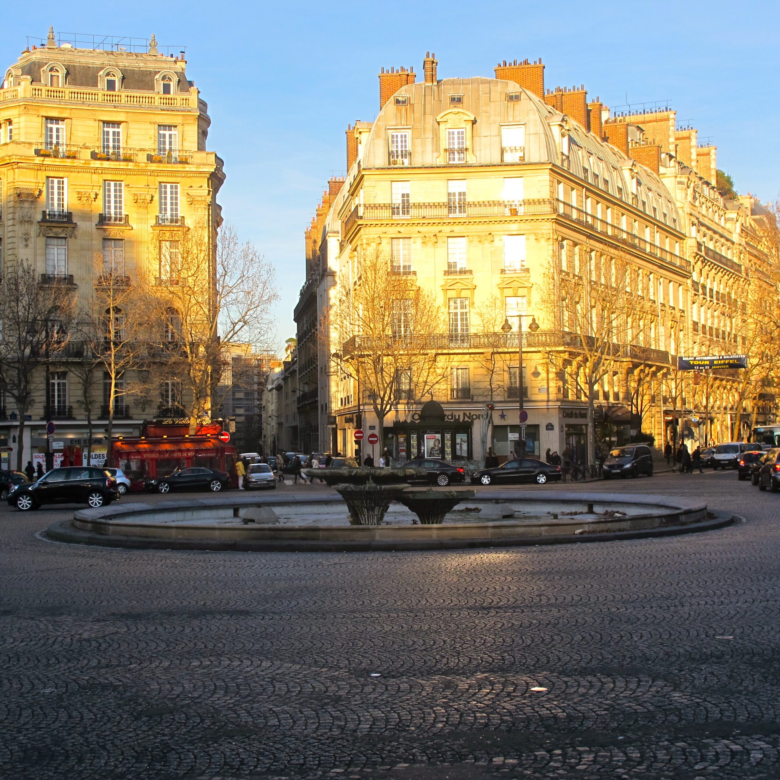 Fontaine_de_la_place_Victor-Hugo_(Paris)